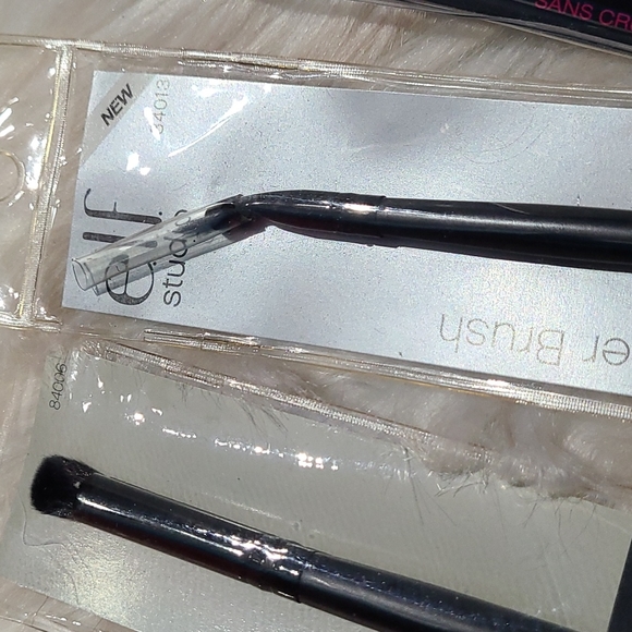 EYESHADOW BRUSH BUNDLE FOR SALE - Picture 3 of 5